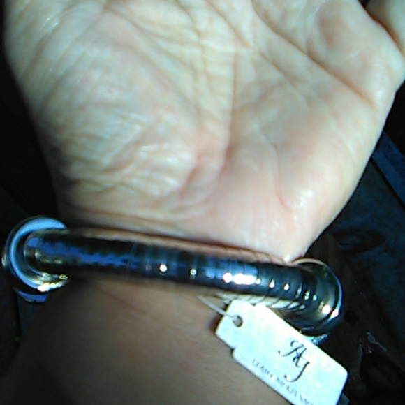 Nwt Wooden and metal beaded bracelet - Picture 5 of 5